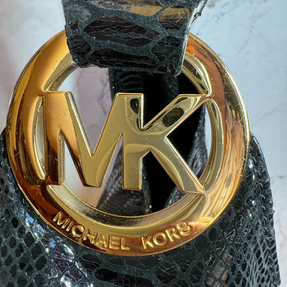 MICHAEL KORS HOBO BAG with GOLD MK LOGO - Picture 3 of 9